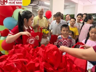 HUỆ MAI TRAO TẶNG 1.000 PHẦN QUÀ NHÂN DỊP TẾT TRUNG THU
